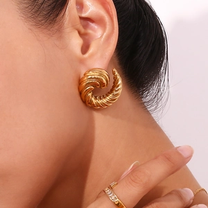 Fashionable 18K gold plated stainless steel spiral horn earrings for women
