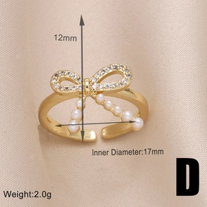 Dettaglio del fiocco con strass e perle con specifica diametro interno di 17 mm