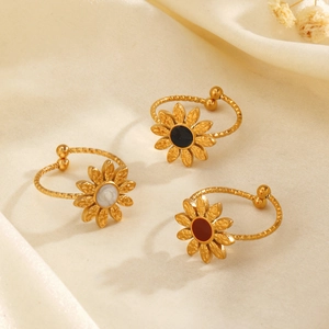 Anelli sole vintage placcati oro 18K nei colori nero, bianco e rosso su seta fine