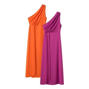 Robe longue élégante à épaule dénudée plissée en orange et magenta avec taille cintrée