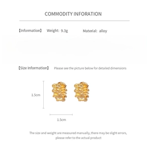 Detailed size and weight chart for gold irregular round hoop earrings in alloy material