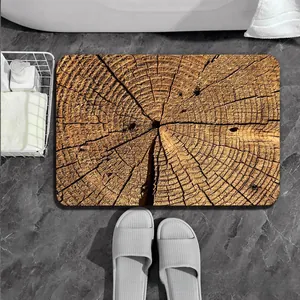 Dettaglio del tappetino da bagno in diatomite con venature del legno e trama antiscivolo