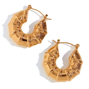 Chic 18K gold plated hollow tire-shaped hoop earrings with chunky spiral texture on white background