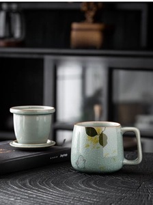 Detail of the multifunctional lid as a tea infuser tray on the celadon rabbit mug