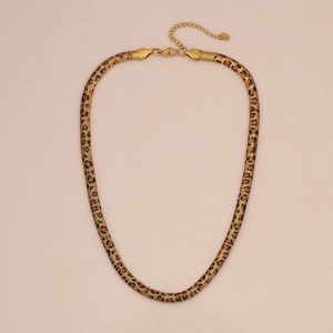 Dettaglio collana a catena serpente 6mm maculata con chiusura dorata e catenella estesa