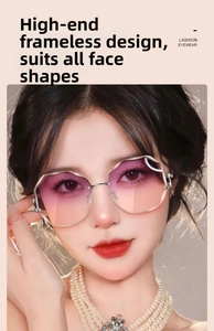 Gros plan de lunettes de soleil sans monture dégradé rose avec bords biseautés