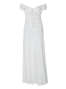 Élégante robe longue blanche à épaules dénudées avec bustier plissé et ourlet évasé