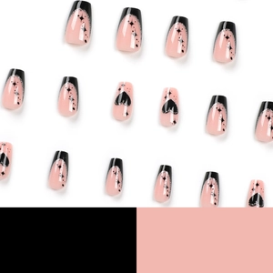 Faux ongles press-on roses et noirs avec motifs étoiles, cœurs et paillettes argent