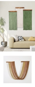 Dettagli di decorazione murale boho con trave in legno e frange in corda di cotone