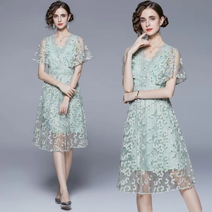 Französischer Hofstil Minzgrün Spitze Besticktes Kleid Für Damen Elegant V-Ausschnitt Volantärmel Hohe Taille Midi Netz Kleid