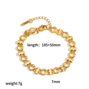 Detailed view of gold 304 stainless steel heart link chain with dimensions and lobster clasp
