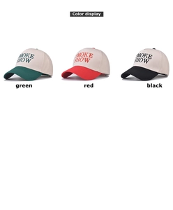 Trois couleurs de casquettes en coton beige avec broderie Smoke Show et visières contrastées