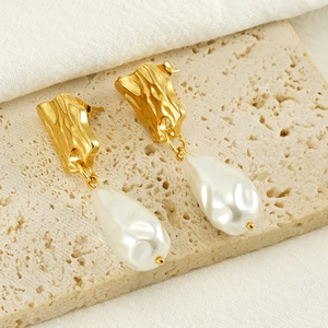 Vintage irregular gold hammered drop earrings with elegant white teardrop pearls
