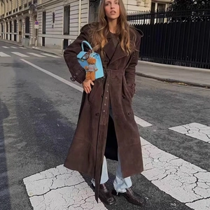 Trench-coat en daim marron foncé pour femme avec double boutonnage et ceinture mode