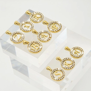 Colliers en acier inoxydable plaqué or 18 carats avec pendentifs ronds sertis de diamants