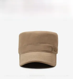 Vue détaillée d'une casquette plate en toile kaki avec broderie SPIRIT de qualité