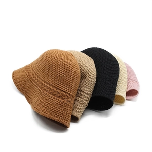 Damen-Strick-Fischerhut in Karamell, Khaki, Schwarz, Beige und Rosa im Mehrfarben-Set