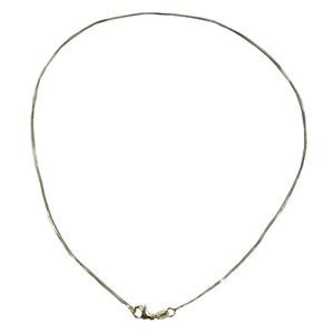 Minimalist silver-plated O-chain necklace featuring a polished lobster clasp closure
