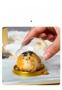 Close-up of food-grade PP packaging with gold base and high transparency dome lid