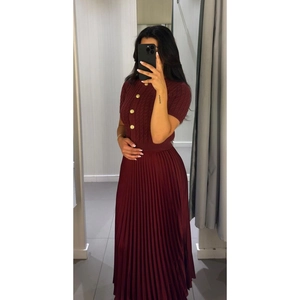 Detailed knit texture of burgundy short-sleeve cardigan and pleated skirt set