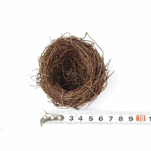 Künstliches Vogelnest aus Rattan für Osterdeko mit Maßstab für 8-9cm Durchmesser