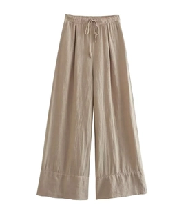 Detailansicht der beigen High-Waist-Hose mit weitem Bein und elastischem Kordelzugbund