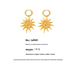 Macro shot of 18k gold plated sun earrings in stainless steel, size 40mm x 33mm