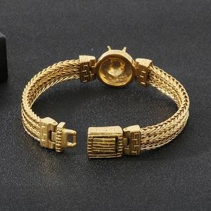 Vintage punk dragon scale chain bracelet in gold-plated stainless steel with round centerpiece