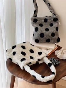 Détails des sacs à main en fausse fourrure à pois doux avec chouchous assortis