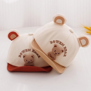Cappellini neonato con orecchie da orso 3D e ricamo a cartone animato in crema e rosso