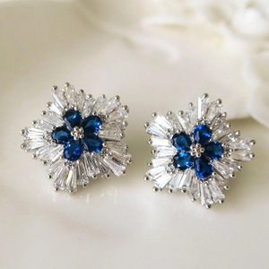 Vintage Copper Blue Zirconia Snowflake Stud Earrings Luxurious Flower Jewelry For Women Christmas Gift Elegant Earrings