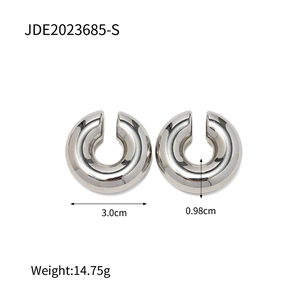 Detailed view of silver hollow hoop earrings with dimensions 3cm and weight 14.75g