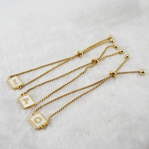 Pulseras ajustables de acero titanio oro 18K con dijes cuadrados de nácar J P O