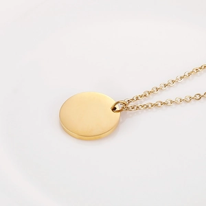 Collier minimaliste à pendentif rond doré en acier inoxydable poli pour femme