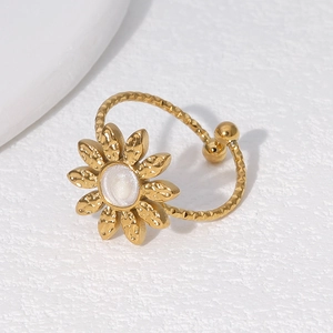 Anello regolabile in acciaio inossidabile placcato oro 18k con girasole e perla centrale