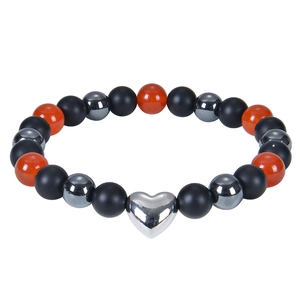 8mm mattschwarzes Achat-Perlenarmband mit orangefarbenen Akzenten und Herzanhänger