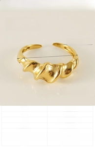 Detail view of 18K gold plated stainless steel twisted ring with adjustable band specs