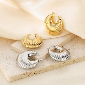 Chic Striped Ribbed Hoop Earrings 18K Gold Plated Stainless Steel U Shape Hollow Moon Croissant Jewelry For Women