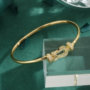 Luxury gold horseshoe cable bracelet with shimmering cubic zirconia pavé setting