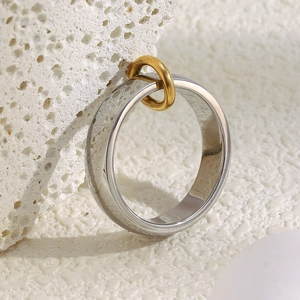 Bague bicolore minimaliste en acier inoxydable plaqué or 18K sur pierre blanche
