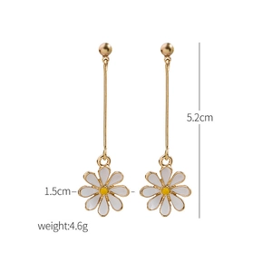 Detail showing daisy pendant length 5.2cm and flower diameter 1.5cm on gold earrings