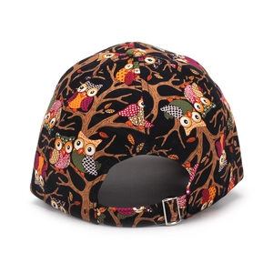 Vue arrière de la casquette noire imprimé hibou avec boucle en métal réglable