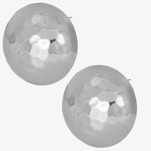 Détail des boucles d'oreilles en acier inoxydable 304 avec texture martelée argentée