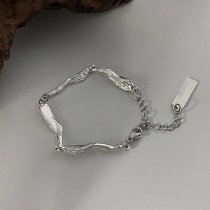 Bracciale In Lega Con Texture Lava Irregolare Da Donna Stile Metallo Liquido Minimalista Colore Argento Gioielli Regolabili
