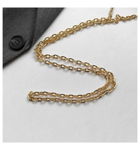 Detail of the high-quality gold metal chain strap on a chic leopard evening bag