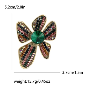 Detailed view of flower brooch dimensions 5.2cm by 3.7cm with weight 15.7g in gold alloy