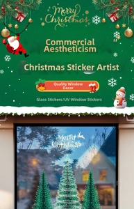 Detail von UV-Fensteraufklebern mit Merry Christmas-Schriftzug und weißem Rentier auf Glas