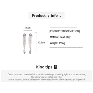 Detailed size specifications for silver fishbone earrings with white pearls