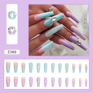 Faux ongles longs ballerine avec dégradé vert menthe et violet et strass en cristal