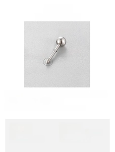 Makro-Detail des Edelstahl-Ohrring-Konverters mit 1,2mm Gewinde und 0,8mm Stift